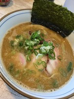 「【気まぐれ限定】タマシャモとお魚の白湯 ￥850」@中華そば 四つ葉の写真