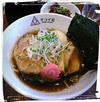 「味玉TOKYO醤油ラーメン 880えん  牛煮込み丼ハーフ」@noodle kitchen ミライゑの写真