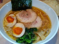 「らーめん中太麺、味玉」@らーめん将貴の写真