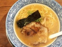 「郷家らーめん」@中華そば 郷家 天神店の写真