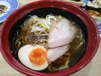 「７種の魚介醤油らーめん」@無添 くら寿司 松本渚店の写真