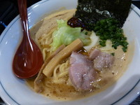 「濃厚らーめん（蟹×鶏白湯）」@雨ニモマケズの写真