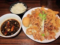 「肉盛つけ麺並800円＋無料の肉増し・味玉・メンマ増し」@魁 肉盛りつけ麺 六代目けいすけの写真