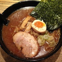 「熟成生醤油ラーメン」@味の時計台 美園店の写真