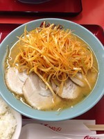 「ネギ味噌チャーシュー麺+サービス半ライス」@くるまやラーメン 浦安店の写真