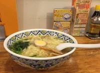 「塩ワンタン麺」@中国ラーメン 揚州商人 目黒本店の写真