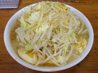 「普通盛　小（700円）＋煮玉子　ヤサイダブルニンニクカラメ」@ラーメン二郎 品川店の写真