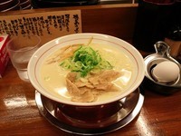 「元祖白糸（並）生玉子付き」@徳島ラーメン 可成家 tokyo 代々木店の写真