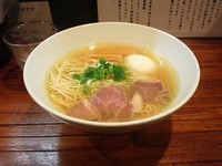 「しお味玉らーめん」@町田汁場 しおらーめん進化 町田駅前店の写真