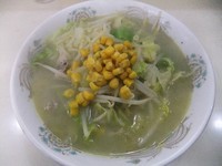 「塩バターラーメン（麺少なめ）（670円）」@新興軒の写真