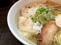 「塩ワンタン麺」@麺や金時の写真