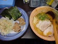 「豚骨からか(750円)、おむすびセット(+290円)、替玉」@らーめん笑豚人の写真