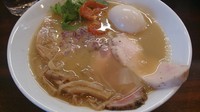 「鶏白湯(醤油) + 味玉」@麺屋 京介の写真