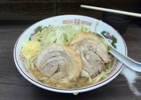 「小ラーメン（野菜少なめ・にんにく）」@ラーメン二郎 横浜関内店の写真