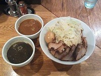 「二色味玉ちゃーしゅーつけめん＋モヤシとキャベツ」@神保町 可以の写真