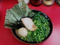 「ラーメン 700円+味玉100円+万能ねぎ100円」@田上家の写真