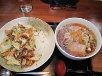 「回鍋肉丼500円（ランチ）＋半ラーメン300円」@中華ダイニング いい田の写真