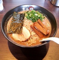 「超濃厚豚骨ラーメン　@750(一周年記念限定)」@麺処 まるは BEYONDの写真