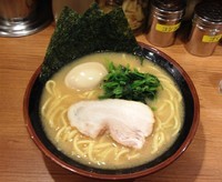 「味玉ラーメン　780円」@横浜家系ラーメン まくり家 川崎店の写真