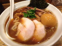 「烏賊干し鶏白湯醤油そば＋味玉」@新橋 纏の写真