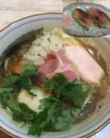 「特製煮干しそば 玉ねぎver 1000円＋〆さばのにぎり300円」@中華そば 四つ葉の写真