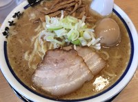 「ラーメン 大盛＋サービス味玉」@天然豚骨醤油 らーめん玉 超大吉 上野店の写真