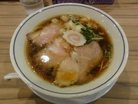 「醤油らーめん」@らーめん鱗 西中島店の写真