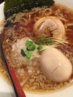 「双麺らーめん醤油　背脂少なめ　無料味玉」@双麺 門前仲町店の写真