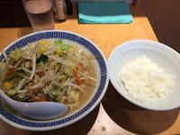 「タンメン半ライス」@東京タンメン トナリ アトレ上野店の写真