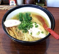 「軍鶏塩らぁめん　@750円」@カミナリの写真