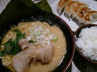 「醤油らーめん」@横浜家系ラーメン たくみ家 土浦阿見店の写真