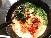 「辛豚骨」@本格博多豚骨ラーメン 豚野郎 護国寺店の写真