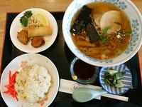 「ラーメンセット(ラーメン＋チャーハン＋春巻＋山菜)1080円」@遊彩食の写真