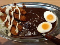 「〖品達10周年限定〗スペシャルエビフライカレー1,000円」@ゴーゴーカレー 京急品川スタジアムの写真