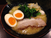 「味玉らーめん 海苔増し」@横濱家系らーめん 喜濱家 山王町店の写真