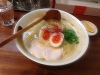 「超濃厚鶏白湯らーめん、味玉のせ。」@麺匠ようすけの写真