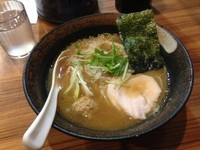 「濃厚鶏骨醤油そば」@濃厚鶏そば 麺屋武一 新橋本店の写真