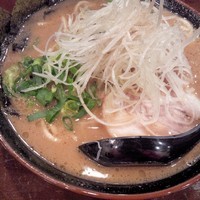 「豚骨醤油　ネギラーメン　830円」@麺屋 竜王の写真