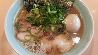 「ラーメン　680円＋煮玉子100円」@横浜家系 元町家の写真