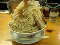 「味噌ラーメン+小豚+野菜マシ」@山勝角ふじ 新松戸店の写真