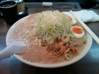 「味玉醤油ラーメン+全増し」@こってりらーめん 誉の写真