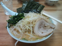 「味噌ラーメン+もやし」@壱寅家 新松戸店の写真