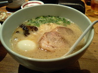 「白丸元味+味玉」@博多一風堂 上野広小路店の写真