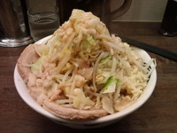 「豚増しラーメン（大）全マシ」@雷 北松戸本店の写真