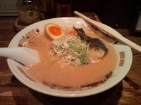 「旭川醤油らーめん+味玉」@北海道らーめん ひむろ 松戸駅前店の写真