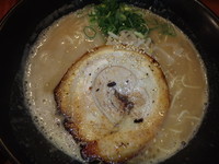 「一丁らーめん(カタ)(620円)、焼き飯・餃子セット(330」@らーめん一丁亭 周東店の写真