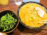「味噌ラーメン（麺チョイヤワ）+ほうれん草　880円」@横浜家系ラーメン せんげん家の写真