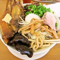 「JUN拳骨ブタ蕎麦(BONESを乗せて) S+スネ大」@MENYA 食い味の道有楽の写真