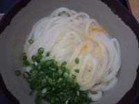 「釜玉(大)(329円)、ギョロッケ(130円？)」@池上製麺所の写真