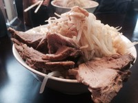 「小豚ラーメン（ﾔｻｲ ﾆﾝﾆｸ ｱﾌﾞﾗ）」@ラーメン二郎 会津若松駅前店の写真